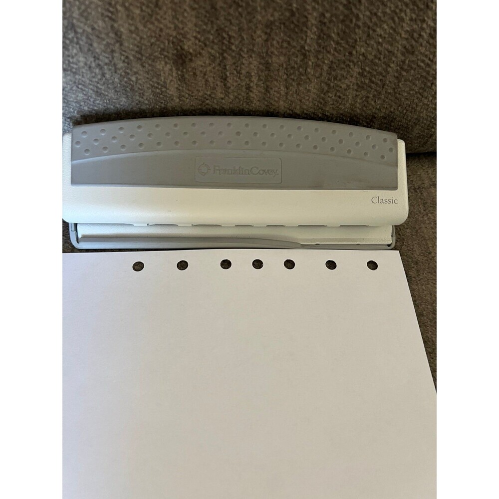 FranklinCovey Classic 7-Hole Paper Punch - EUC